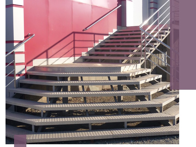 Лестницы для магазина в Морозовске — изготовление и монтаж