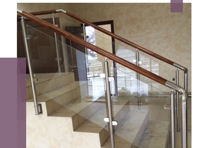 Комбинированные перила из металла и дерева в Морозовске