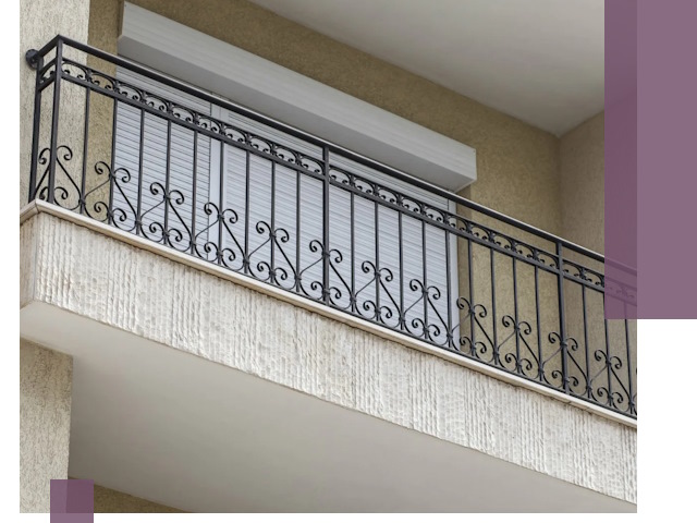 Балконные ограждения из металла и стекла в Морозовске для домов